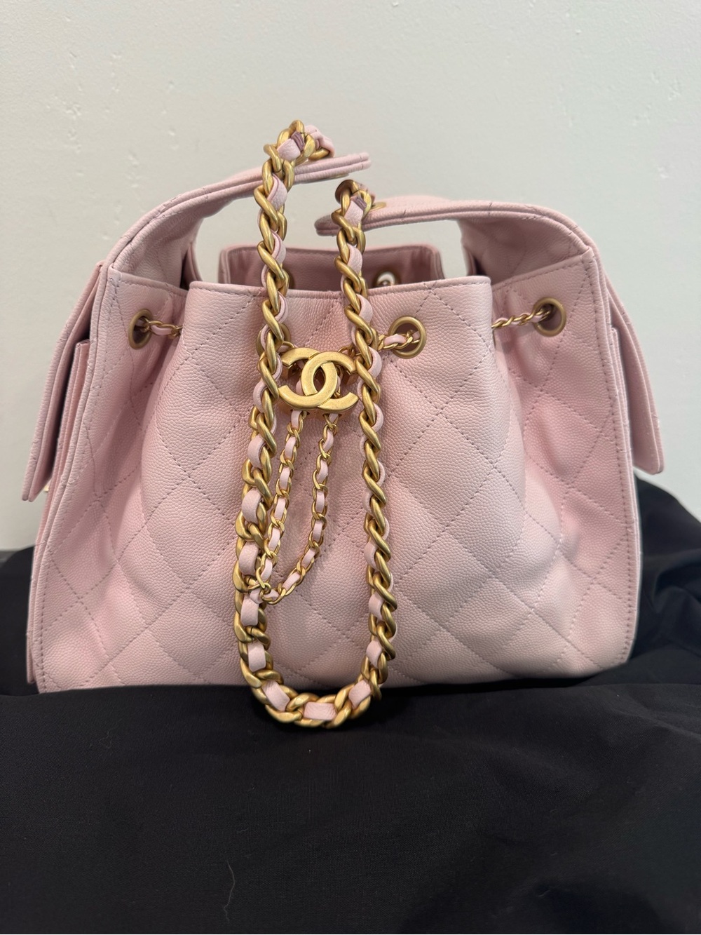 🤩 CHANEL 25 Small Pink Quilted Drawstring hobo Bag with Gold Chain 🤩